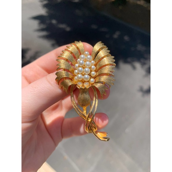 Vintage Gold and Pearl Brooch, Gold & Pearl Brooch, Floral Bouquet Brooch - Picture 1 of 6
